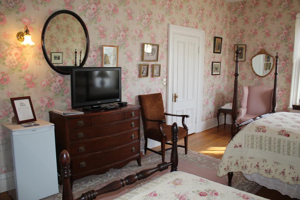Carriage House Inn เฟรดริกตัน ภายนอก รูปภาพ